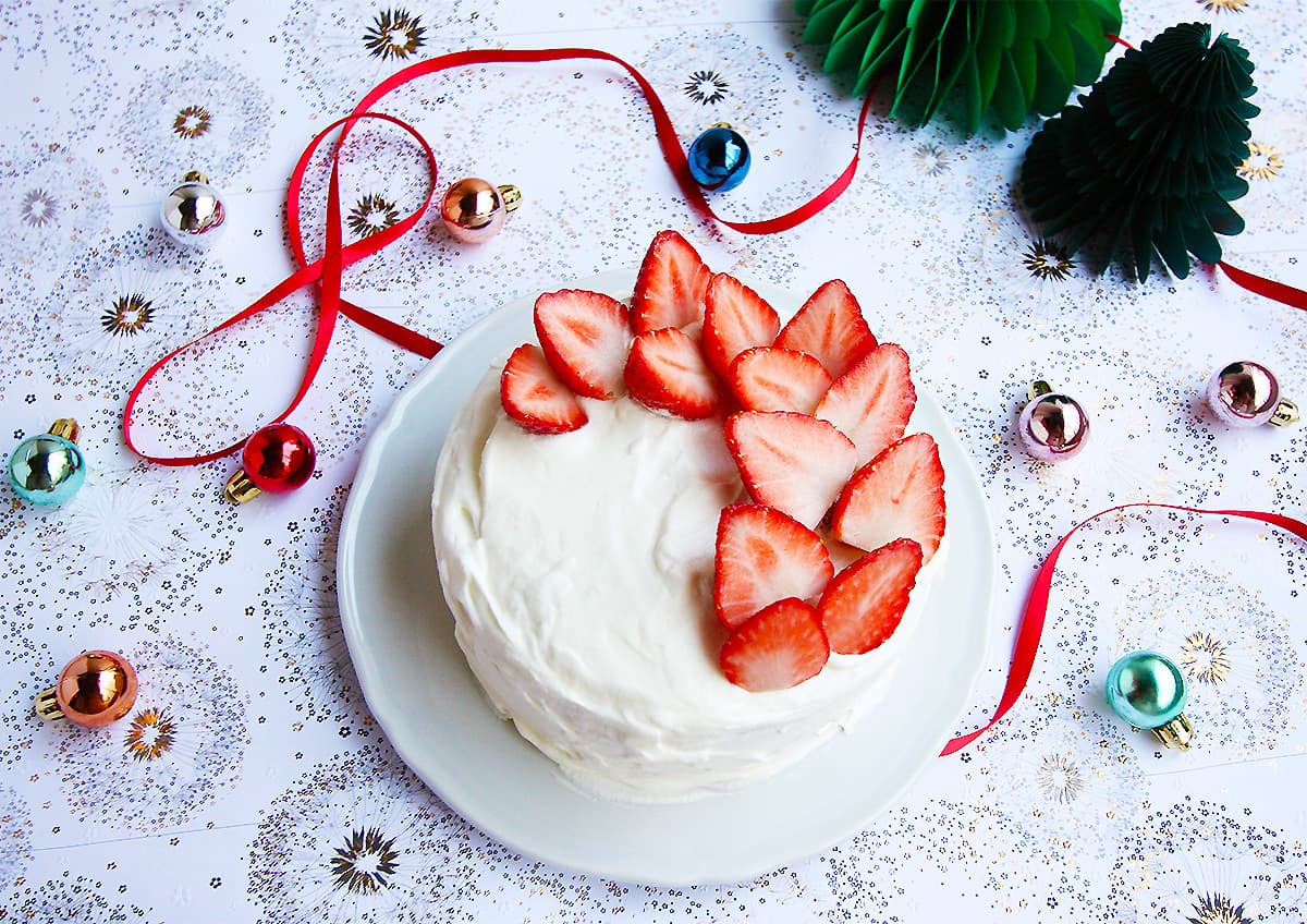 イメージ写真_ハンドミキサーなしでお酢でホイップ！苺のケーキでおうちクリスマス！